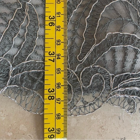 TADASHI SHOJI Silver Gray Embroidered Corded Lace Cold Shoulder Sheath Dress 4 - Picture 15 of 16